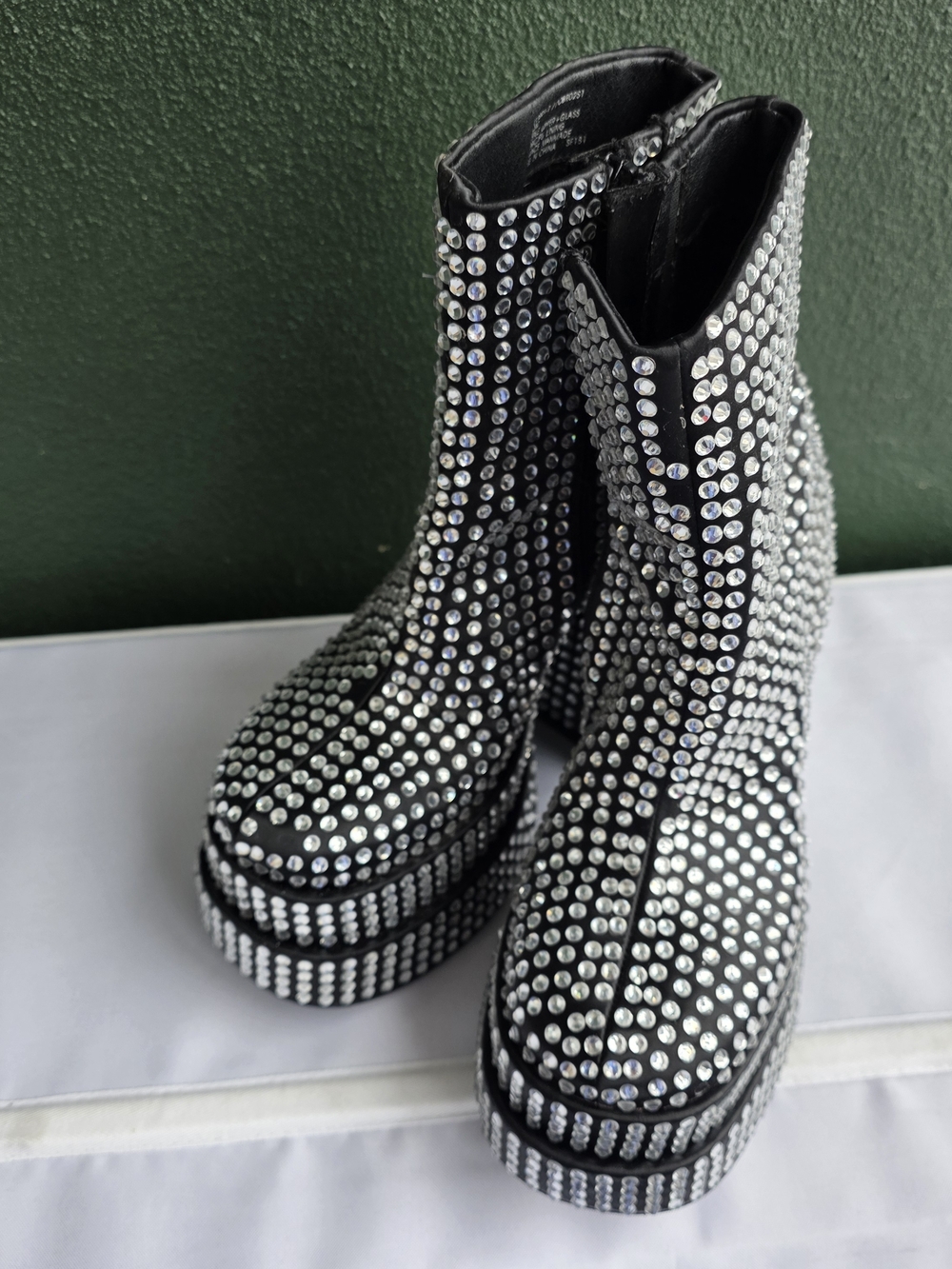 STEVE MADDEN Women's Black Rhinestone Platform Boots Sz 5.5 M Needs Some Repair - Picture 4 of 16